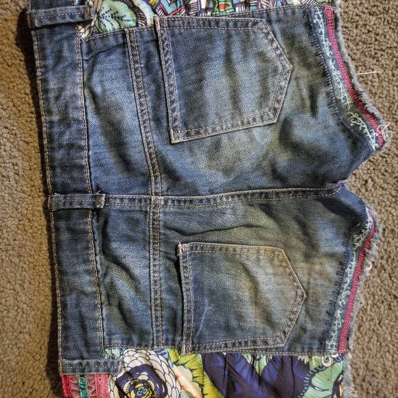 Short - Picture 2 of 3